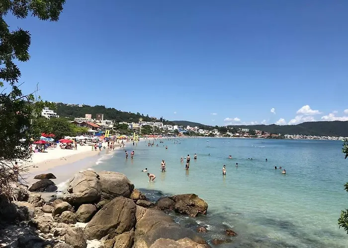 Lindo Apto com suíte perto da praia, no centro de Bombinhas